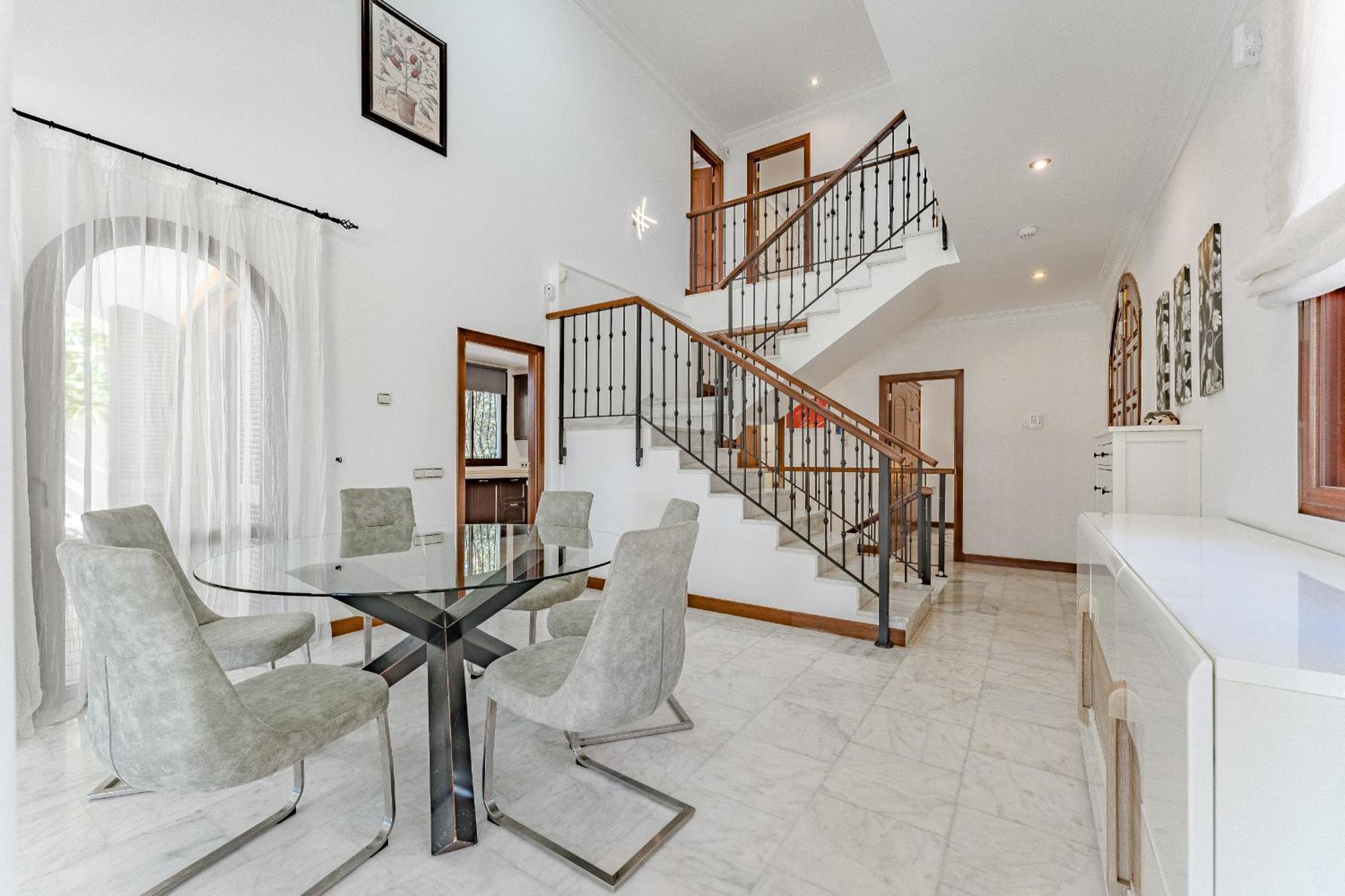 Juliet Villa *